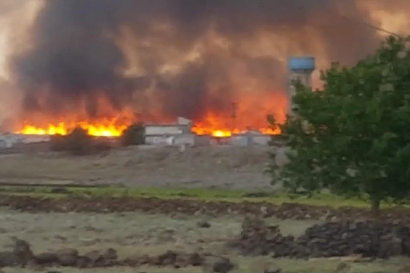 Diyarbakır'da bin dönüm buğday ve arpa tarlası yandı